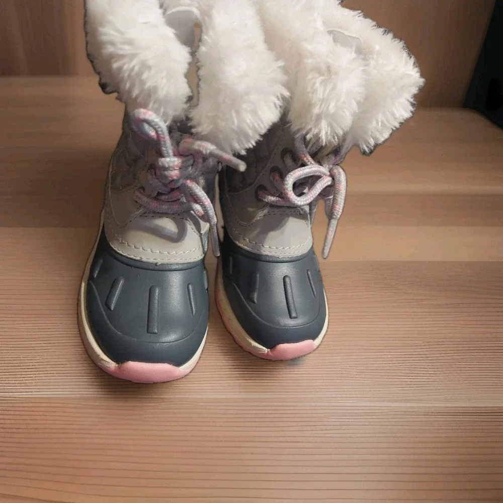 Carter's  Kids Vermont Winter Rain Snow Boots w  Faux  Fur Pink & Gray Size 8